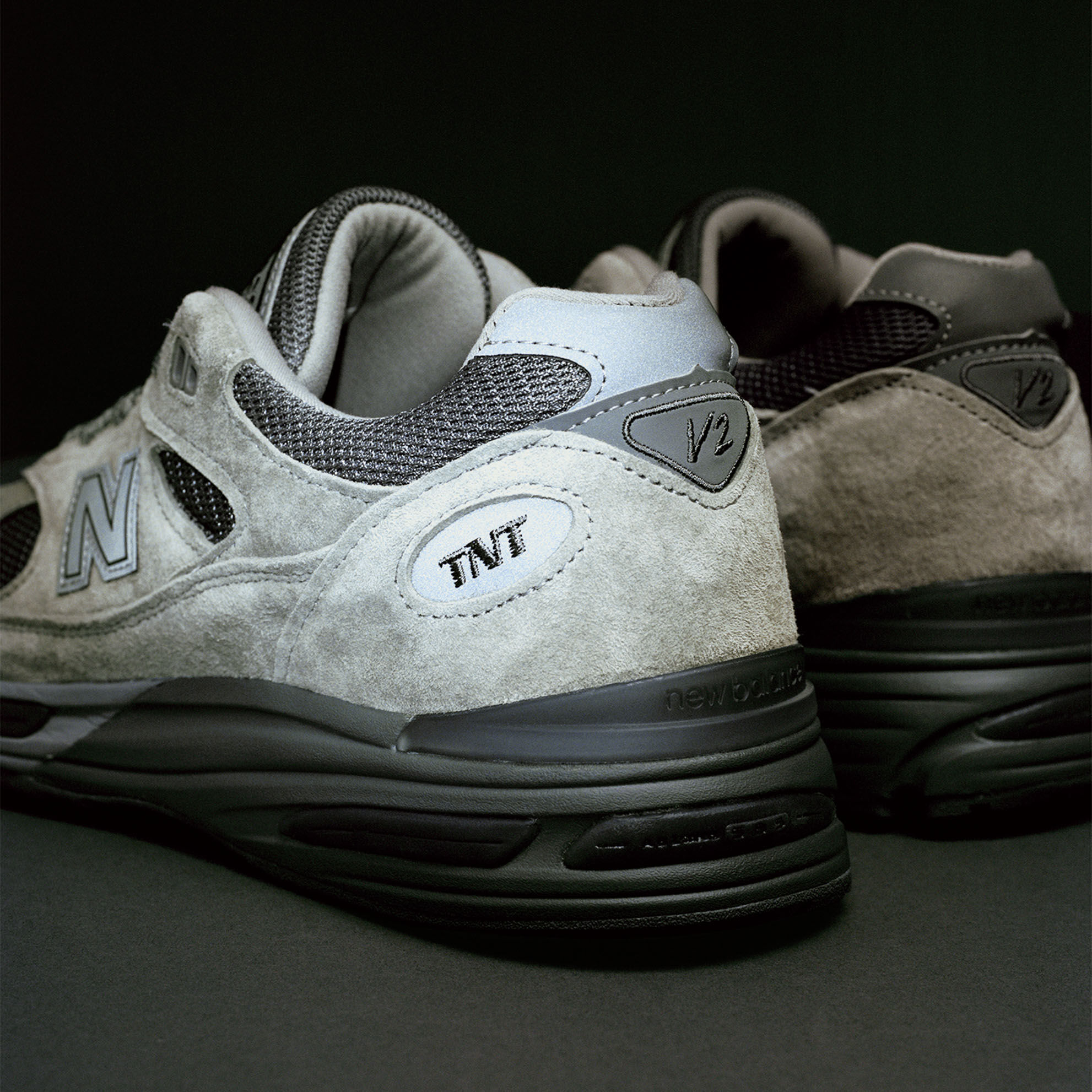 ニューバランスネバザコラボ New Balance thisisneverthat 2002R